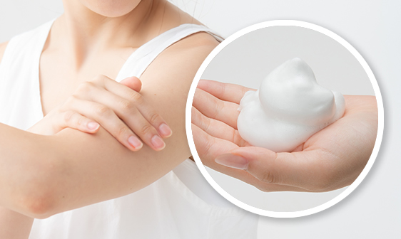 瞬時に肌へなじむ速乾設計